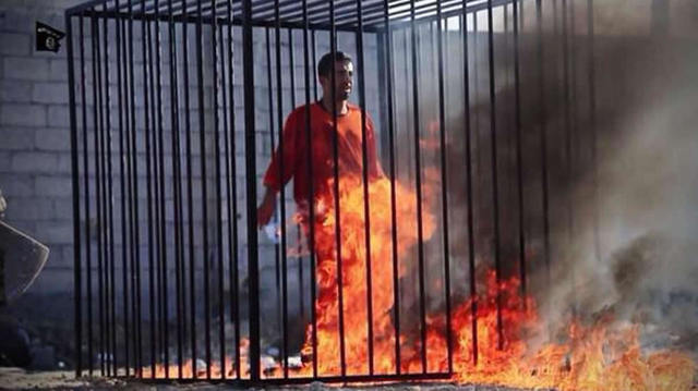 ¿Quién era el piloto que fue quemado vivo por los terroristas de ISIS?