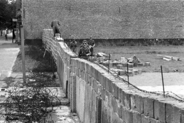 Inaguración Del Muro De Berlín