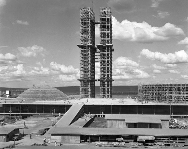 Início da Construção de Brasília