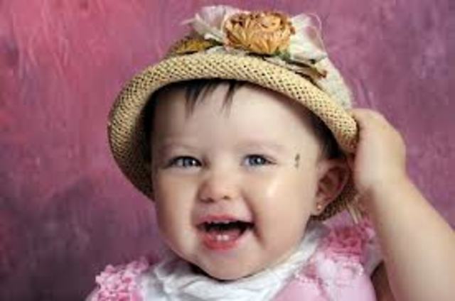 Nace su hija Mercedes.