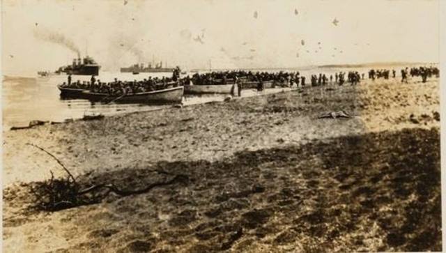 Harry arrives at Gallipoli