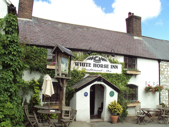 "White Horse Inn" opens in London