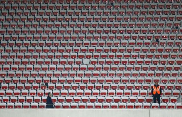 20h30 : Mouvement de foule dans les travées de l'Allianz Riviera