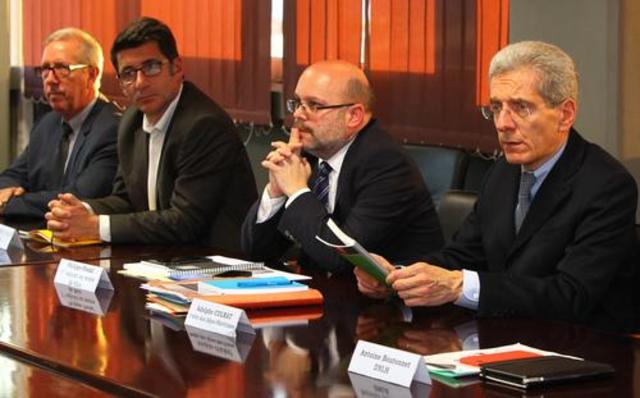 Réunion de crise en préfecture