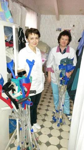 В госпиталь передали костыли