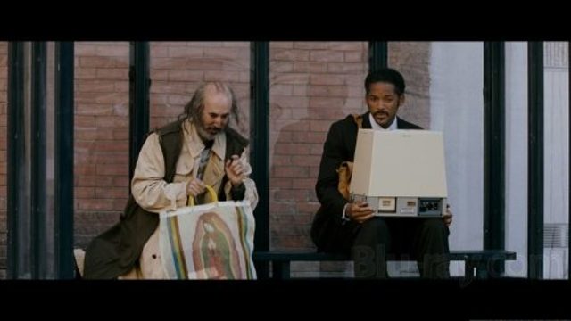 Dobla su salario como vendedor de equipos medicos