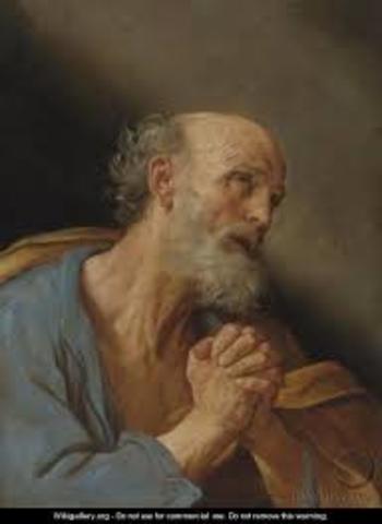 Las chicas corren para seguirlo el penitente. El penitente caw y las chicas ayuda.