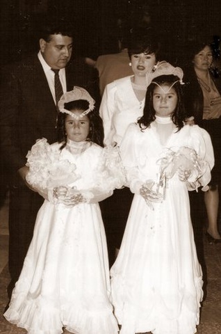 MI Primera Comunión, en compañía de mi familia.