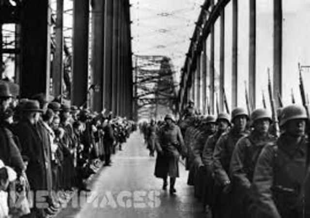 German troops move into Rhineland