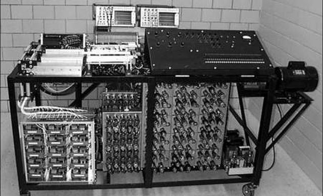 COMPUTADORA (John Vincent Atanassoff)