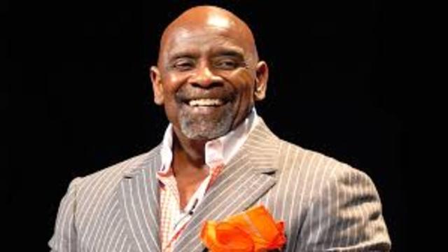 en el 2006 gano el premio a amigos del africa