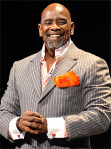 Es director ejecutivo de su propia firma corredora de valores