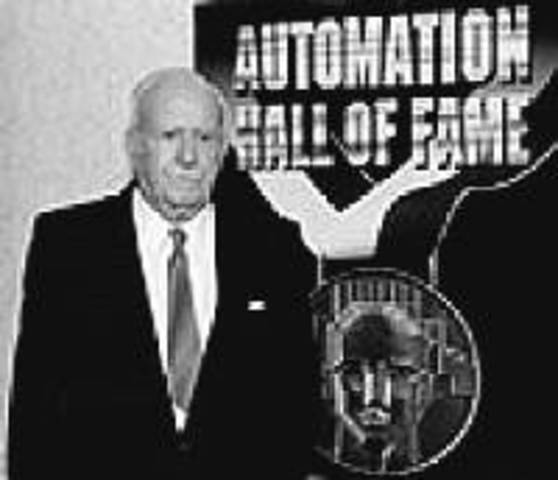 Джордж Девол (George Devol) разрабатывает первого промышленного программируемого робота и вводит термин Universal Automation