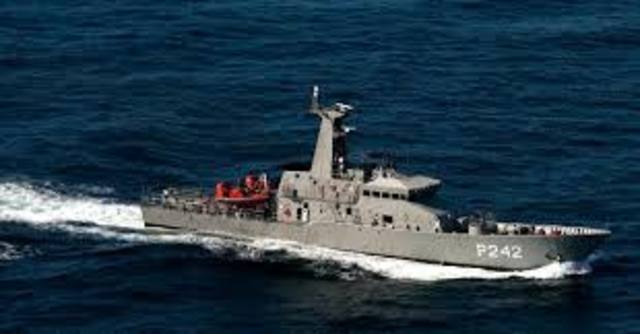 se muda a san francisco y traba en la marina