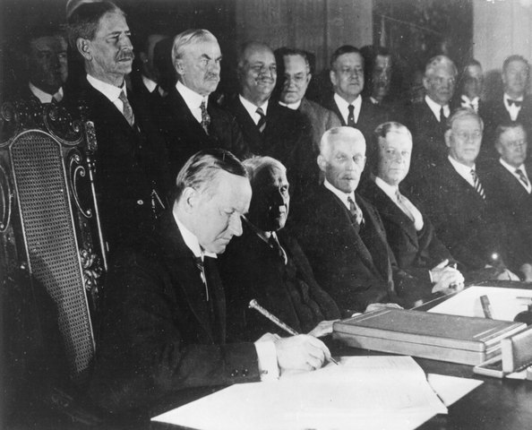 Japan signs Kellogg-Briand Pact renouncing war