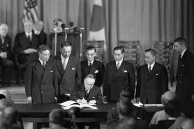 Japan signs treaty with China