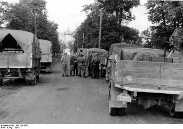 Belägring av Leningrad inleds.