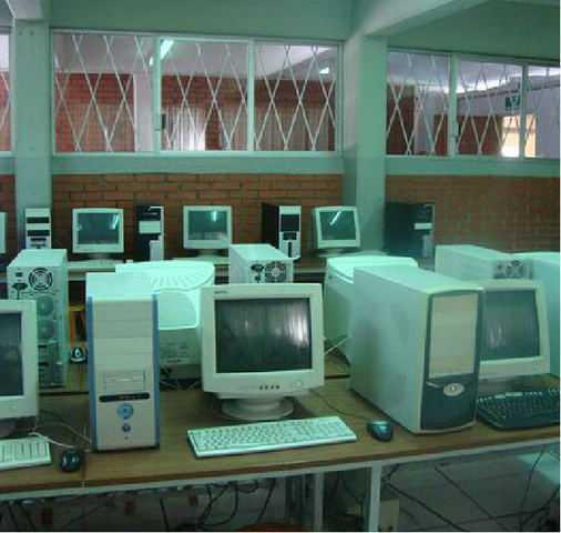 Qué tecnología educativa existía y cómo se utilizaba en la preparatoria