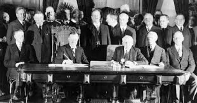 Japan signs Kellogg-Briand Pact renouncing war