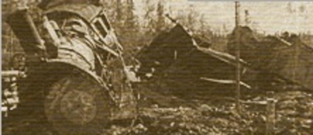 Перерезаны пути железной дороги из Ленинграда в Москву.