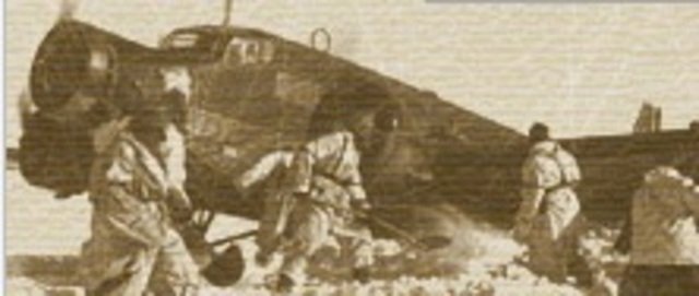 Советская авиация бомбит железнодорожный узел восточнее Кенигсберга.