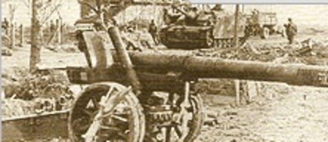 Войска 2-го и 3-го Украинских фронтов завершают окружение Будапешта.