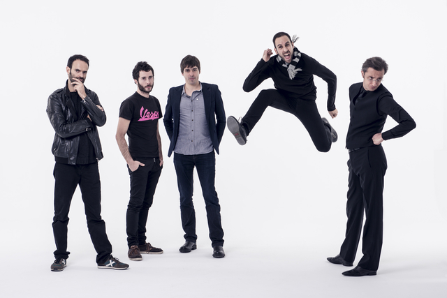 surt el seu primer disc