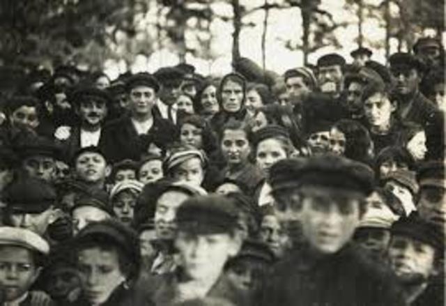5,000 Jews of Dubno, Russia Masacred
