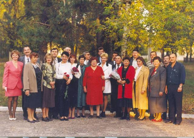 Встреча выпускников и учителей на праздновании 45-летия открытия средней школы