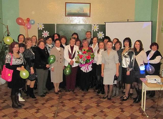 Коллектив учителей на встрече с выпускниками