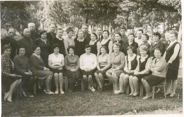 Коллектив учителей в мае 1969 года