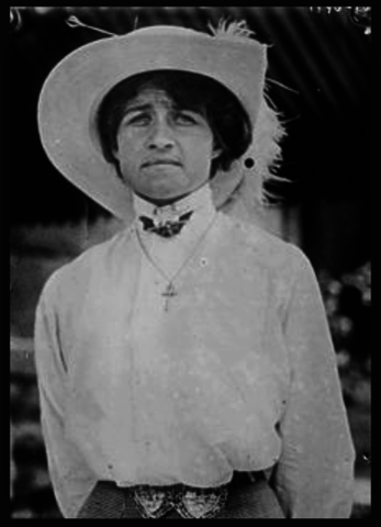 May Sutton , 1st American Woman to win Wimbledon Title