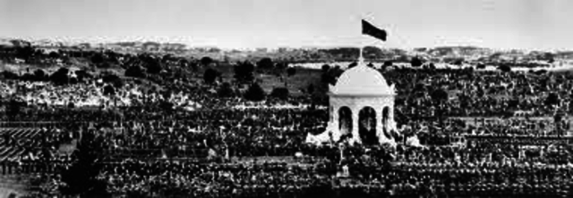 Commonwealth of Australia is proclaimed.