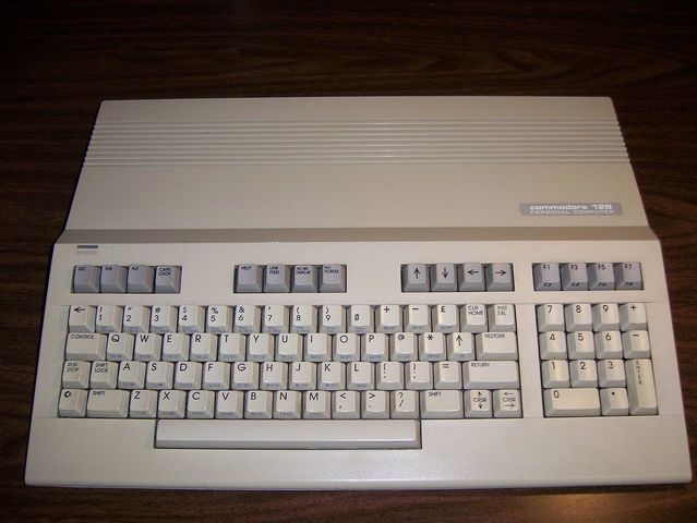 COMMODORE 128