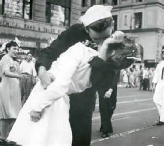 Japan surrenders, World War 2 is over