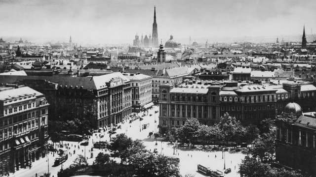 TURNING POINT 1: Hitler moves to Vienna