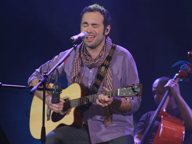 Cruce de caminos:Acústico, Real y En Vivo