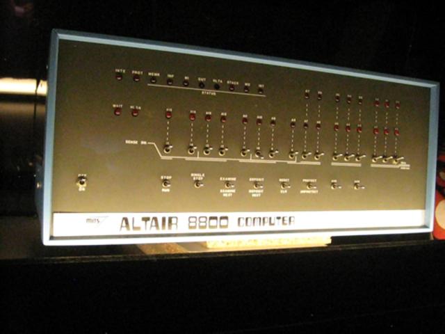 INIZIA L'ERA DEL PERSONAL COMPUTER