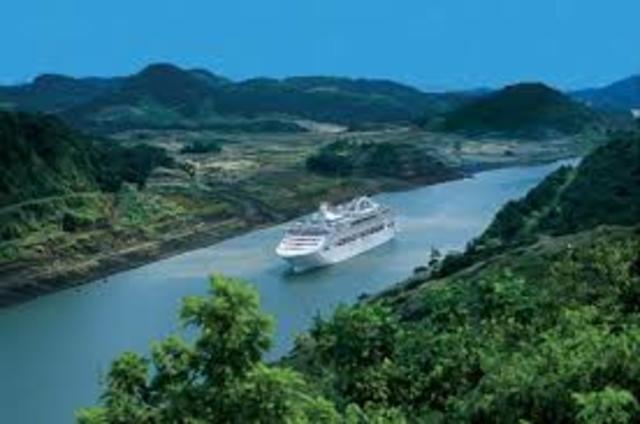 President Theodore Roosevelt bulit the Panama canal.