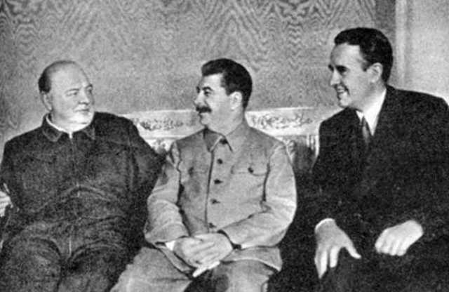 Переговоры И.В. Сталина, У. Черчилля и А. Гарримана в Москве.