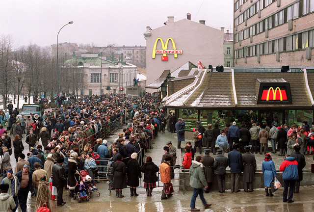1st McDonald's Opens in Moscow
