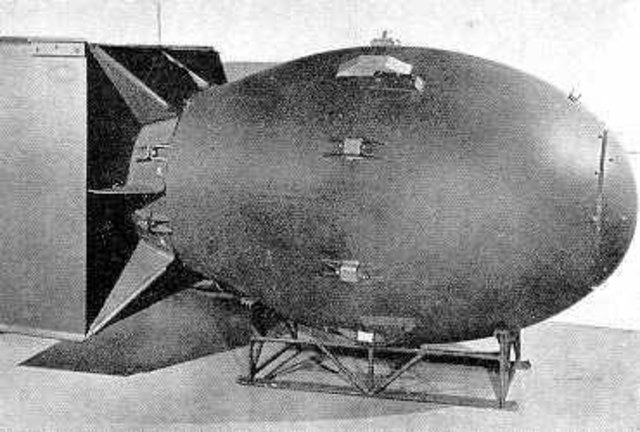 US drops the atomic bomb on Hiroshima