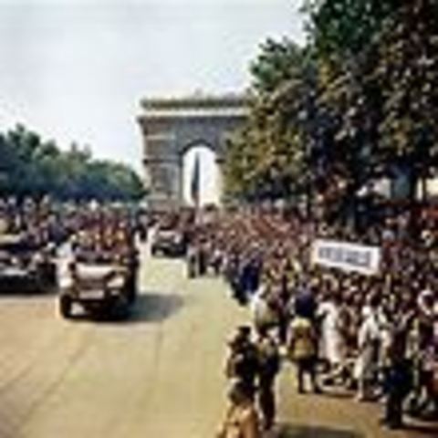 Allied troops reach, liberate Paris from Nazi occupation