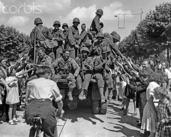 Allied troops reach, liberate Paris from Nazi occupation