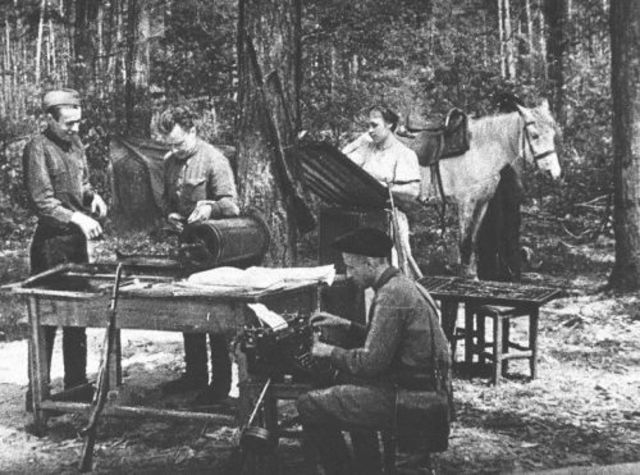 постановлении ЦКВКП(б) от 18 июля 1941 г. "Об организации борьбы в тылу вражеских войск"