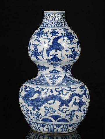 Dragon Vase, Ming Dynasty