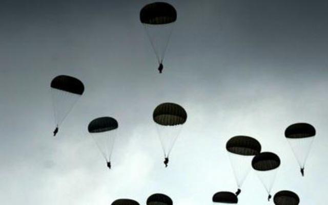 Army Men volunteer to become Parachutists