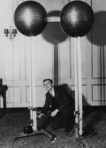 Robert J. Van de Graaff