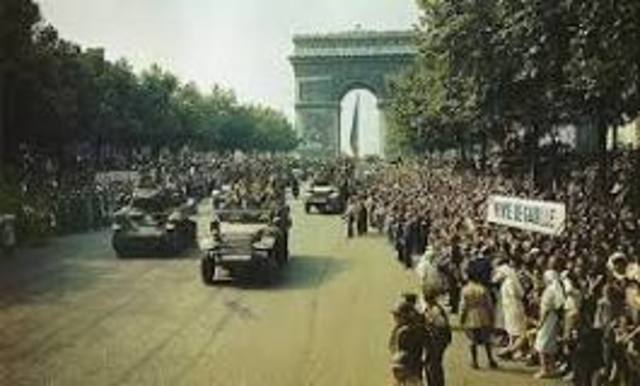 Allied troops reach, liberate Paris from Nazi occupation