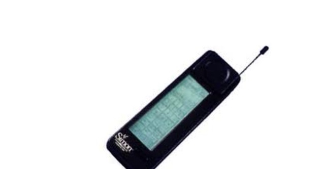 viene commercializzato il primo smartphone simon